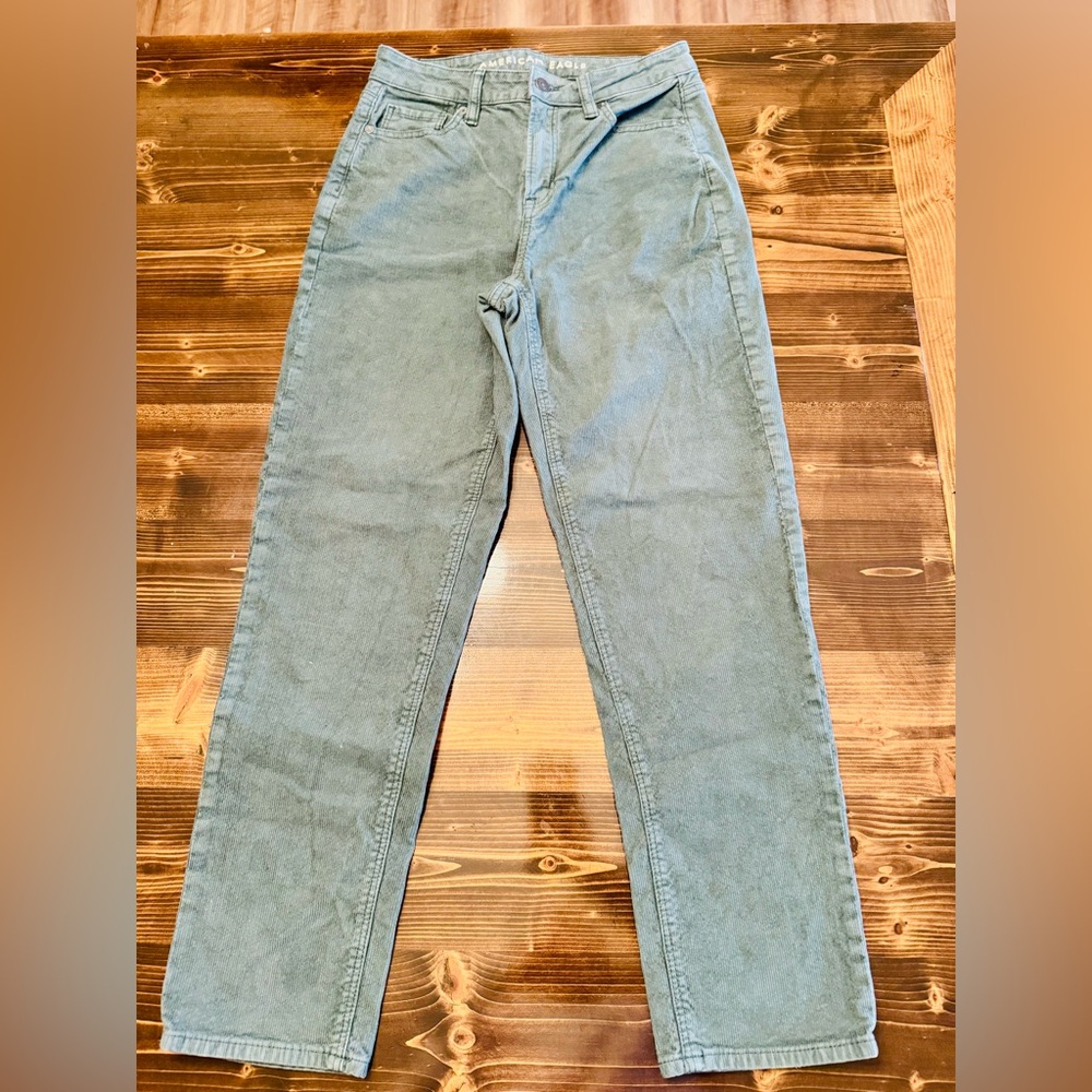 American Eagle Outfitters Women’s Mom Straight Corduroy Jeans Sage‎ Green